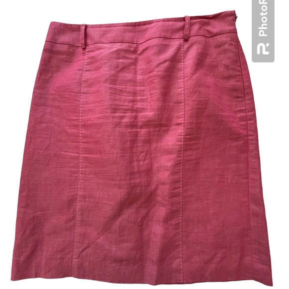 Loft fully lined pencil skirt in pink with side zipper.  Size 8 - Picture 2 of 4